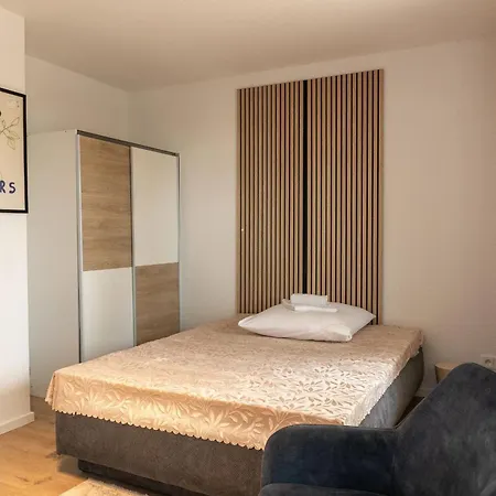 12-modern Saniertes Einzimmerapartment Mit Eigenem Garten Inklusive Wlan Appartement *