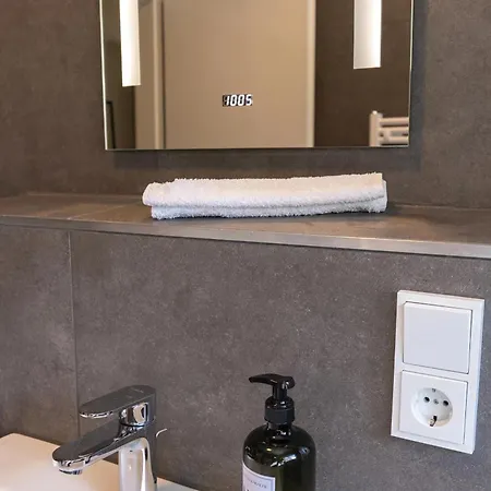12-modern Saniertes Einzimmerapartment Mit Eigenem Garten Inklusive Wlan *